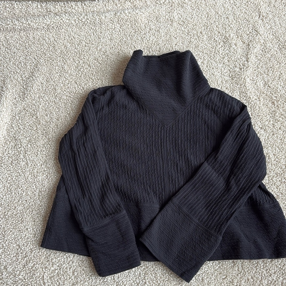 GUC M/L lululemom sweatshirt
